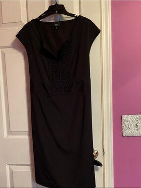 Classic Black Cap-Sleeve Midi Dress with Pintuck Front